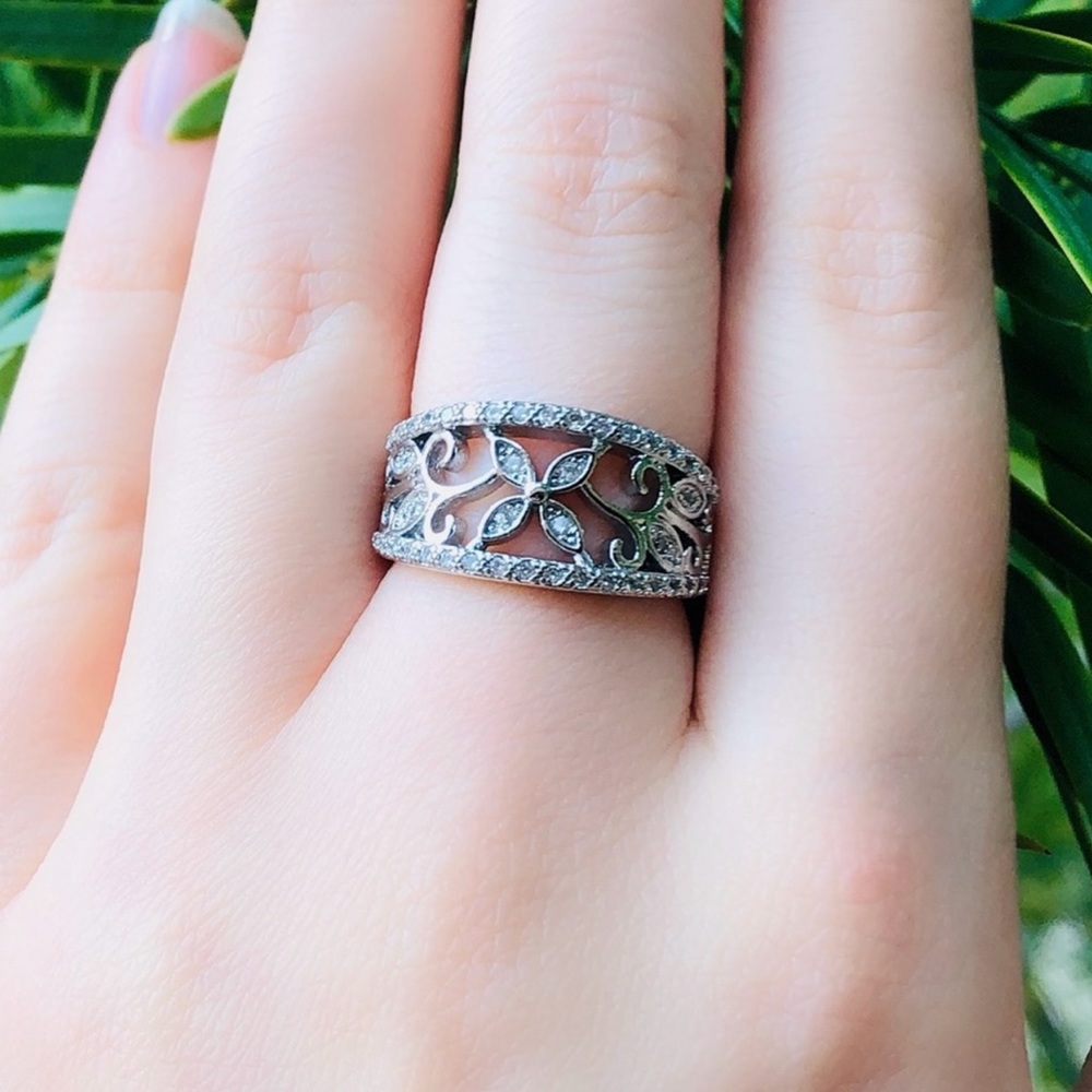 18K White gold plated with white sapphire ring